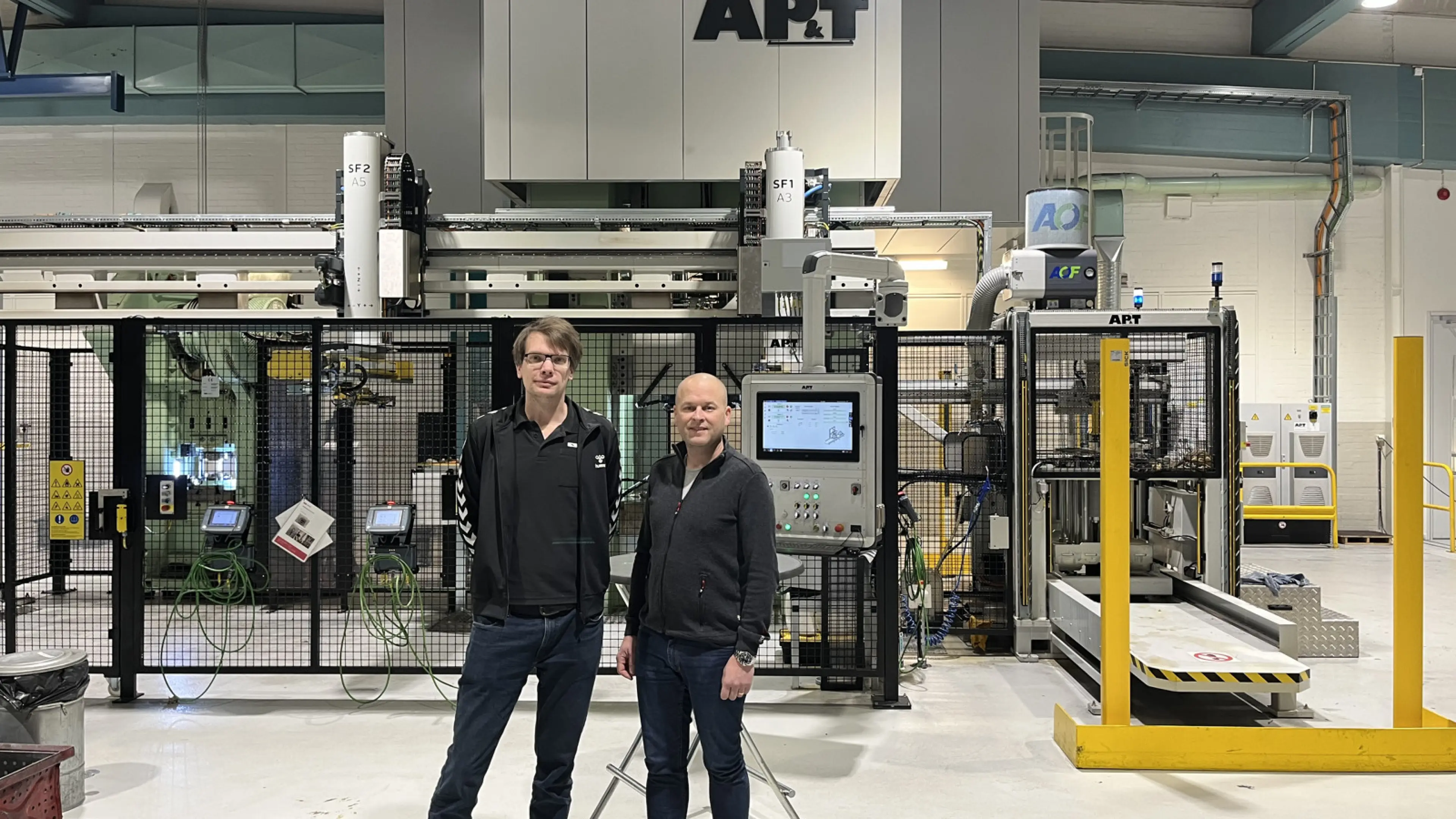 工場内の AP&T 産業機器: nkc スウェーデンは未来に投資します。