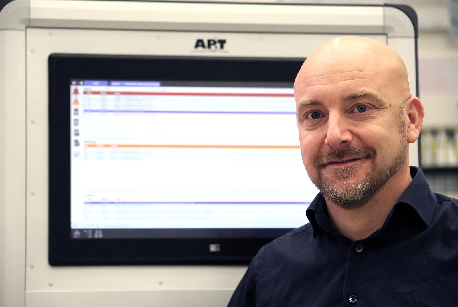 „Eine Remote-Verbindung Ihrer Maschinen mit dem technischen Support von AP&T stellt für unsere Kunden eine einfache Maßnahme dar, um Betriebsunterbrechungen vorzubeugen und einen hohen Verfügbarkeitsgrad sicherzustellen“, sagt Mats Kinnby, Head of Global Technical Support bei AP&T. 