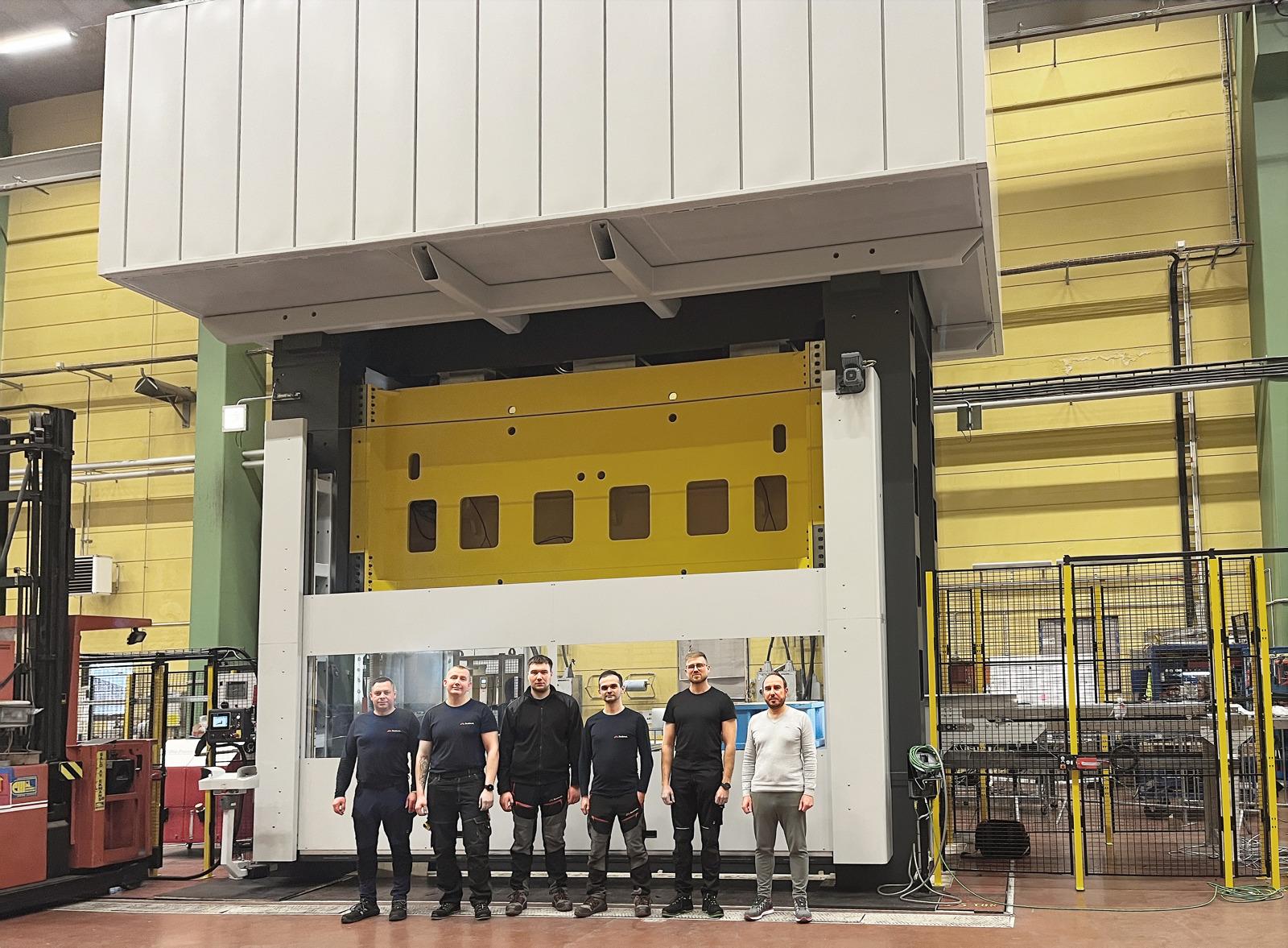 From left: Krzysztof Dąbrowski, Mechanic Foreman; Adam Ankiewicz, Tool Service Mechanic; Jakub Luśniewski, Automation Engineer; Krzysztof Łojewski, Chief Automation Engineer; and Mateusz Karwowski, Product Innovation Manager, all at Budmat, and Polychronis Pavlidis, Project Manager at AP&T.
